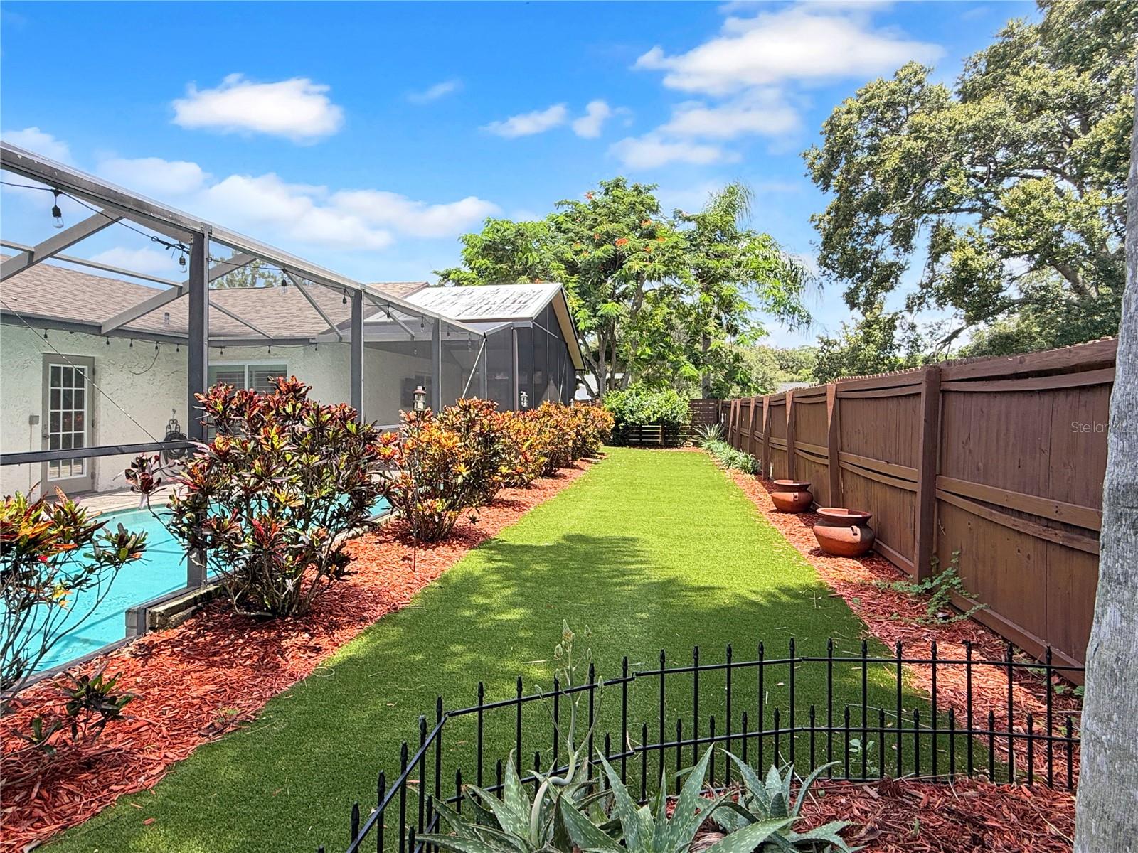 1583 REDWOOD AVE — photo 47