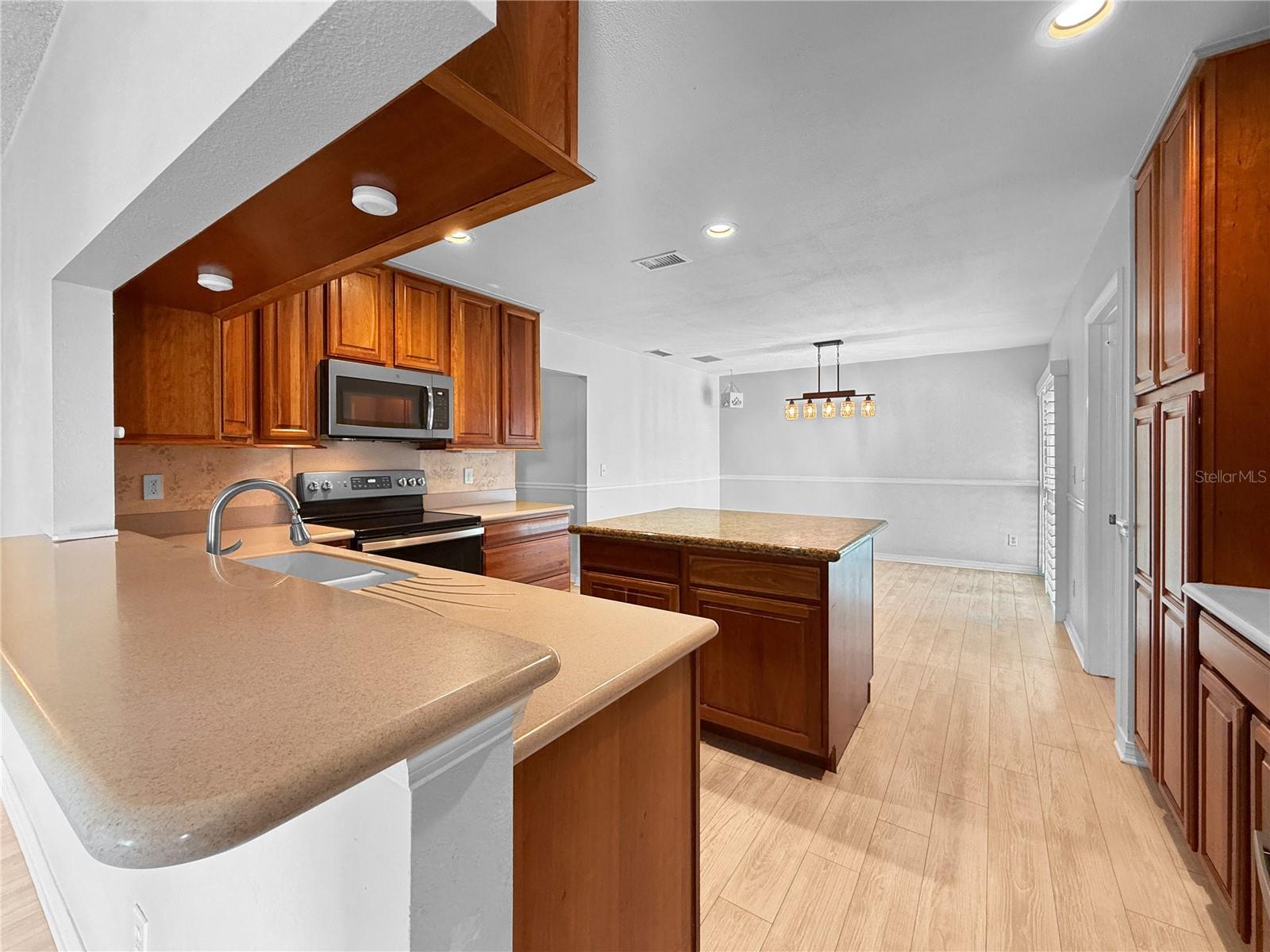 1583 REDWOOD AVE — photo 12