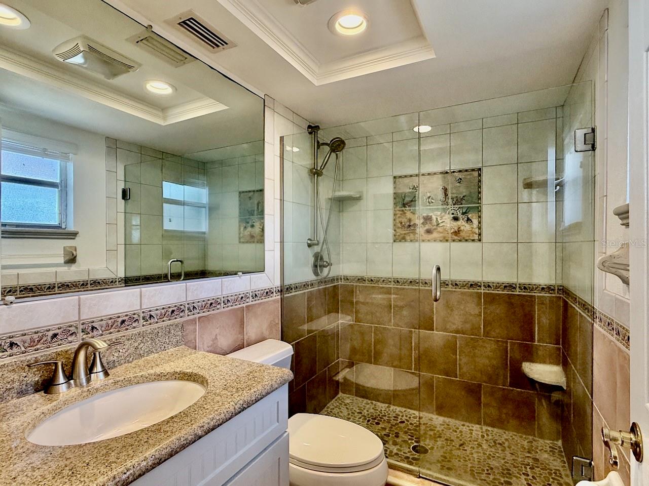 1583 REDWOOD AVE — photo 20