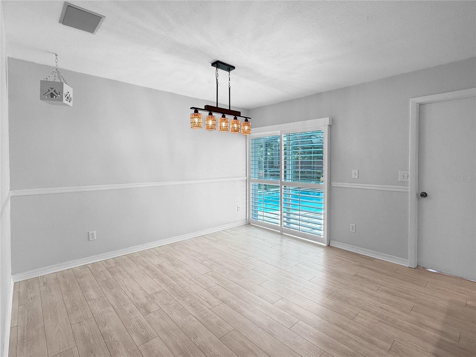 1583 REDWOOD AVE — photo 16