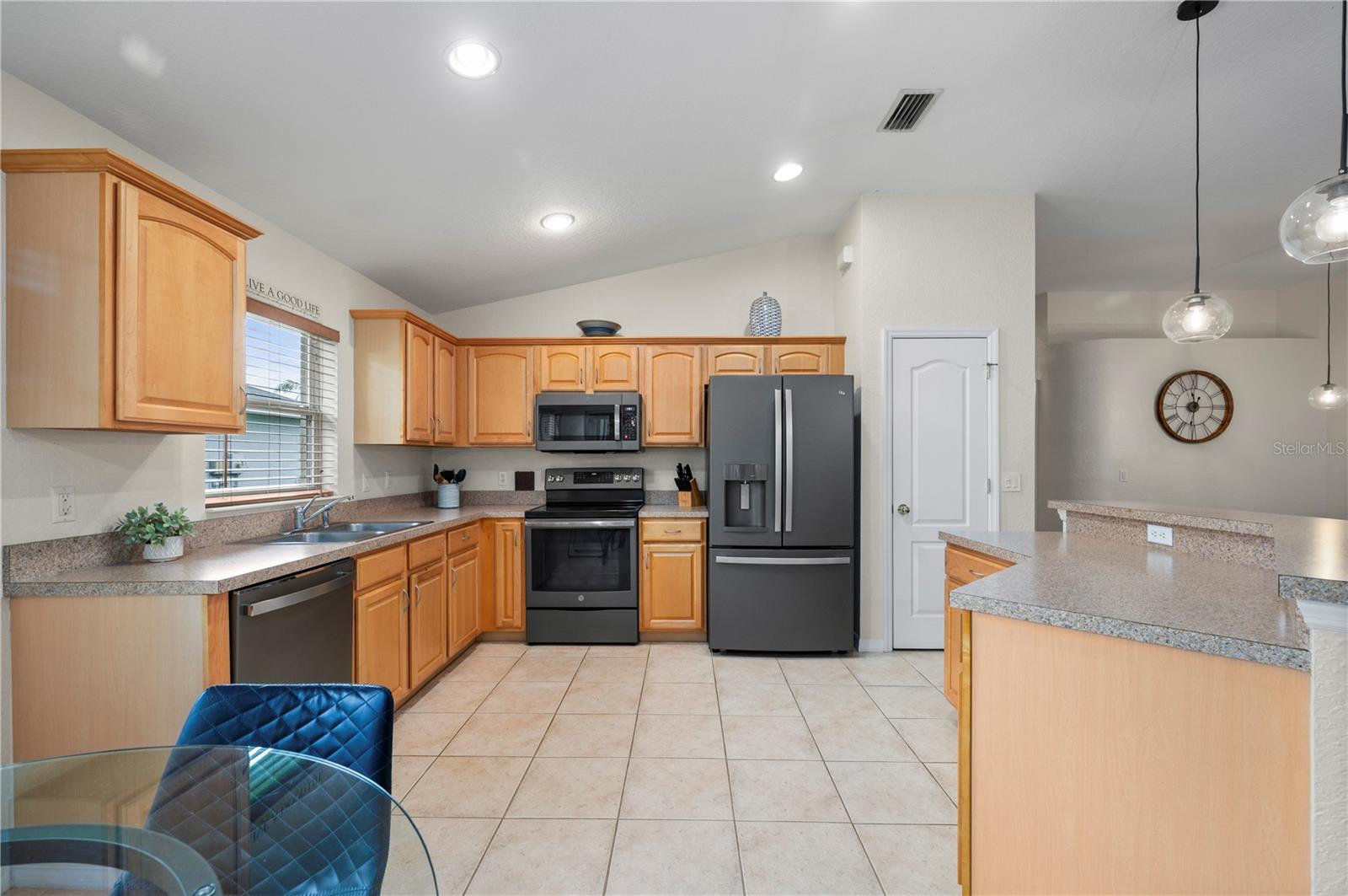 1611 SCARLETT AVE — photo 11