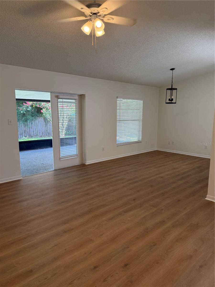 518 BRYAN VALLEY CT — photo 8