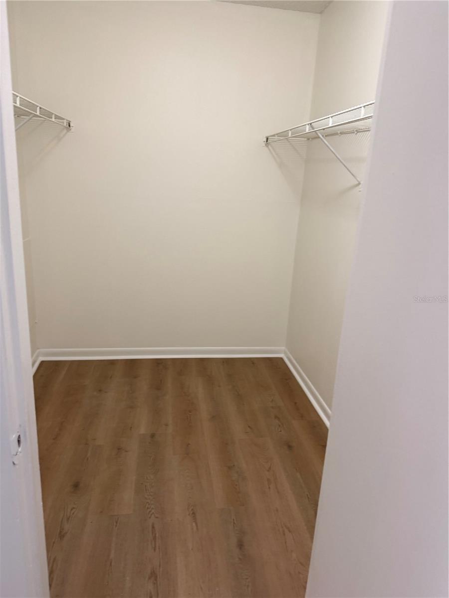 518 BRYAN VALLEY CT — photo 12