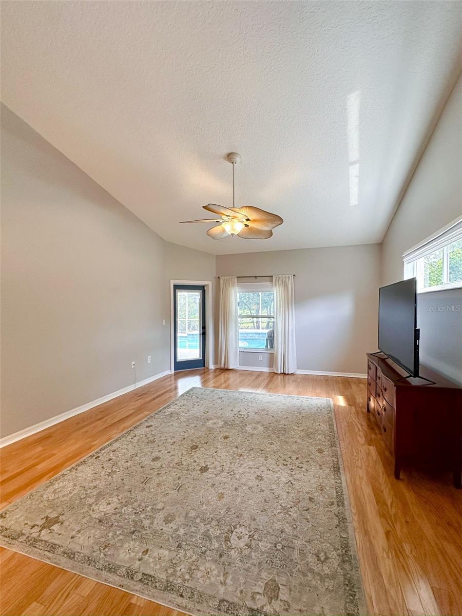 9233 IRONDALE LN — photo 24