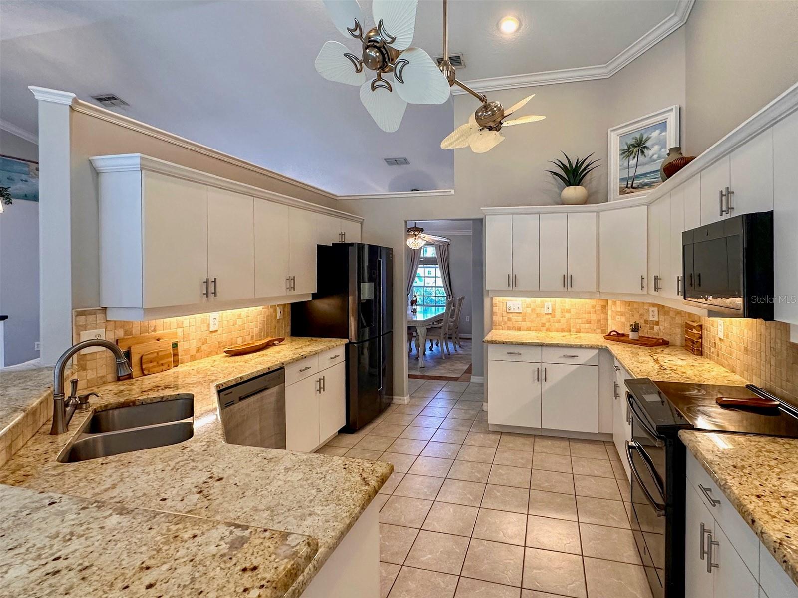 9233 IRONDALE LN — photo 13