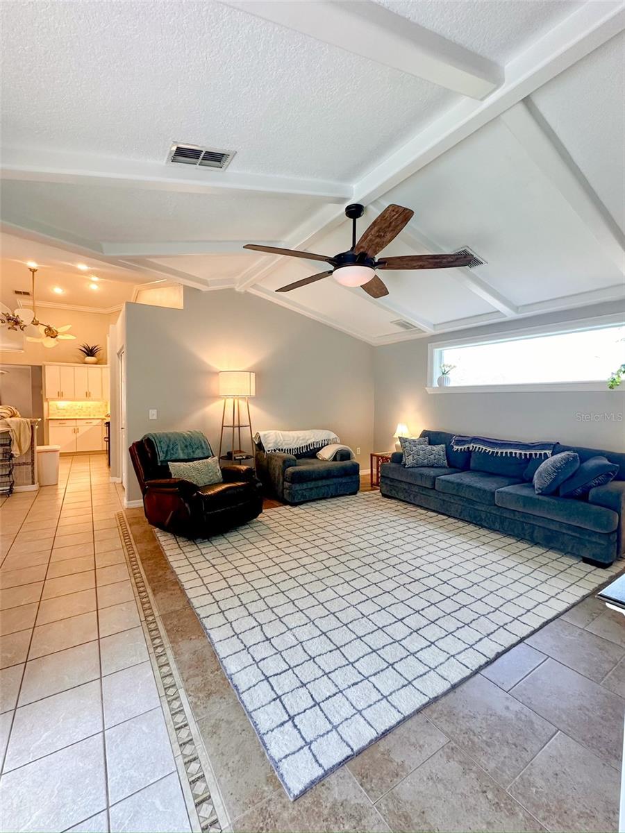 9233 IRONDALE LN — photo 9