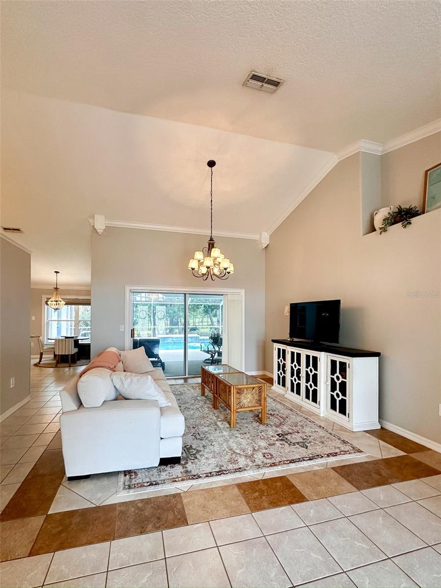 9233 IRONDALE LN — photo 4