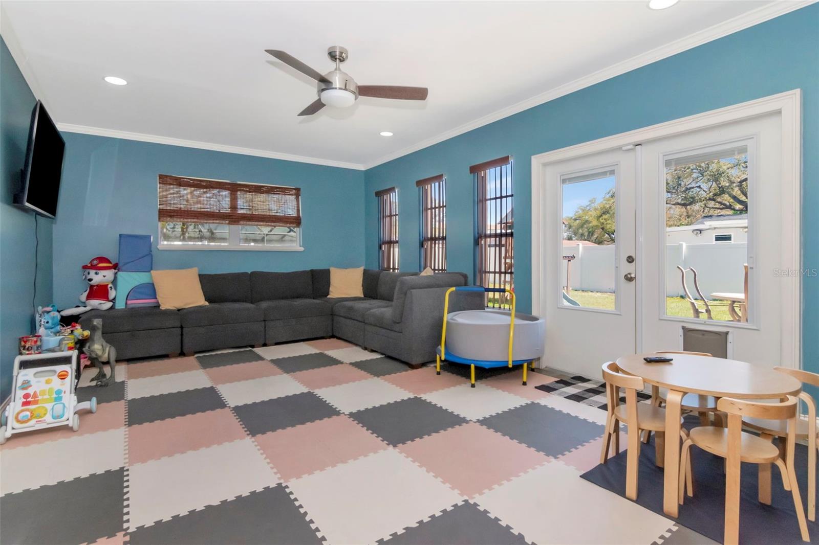 2535 LAKE ELLEN DR — photo 6
