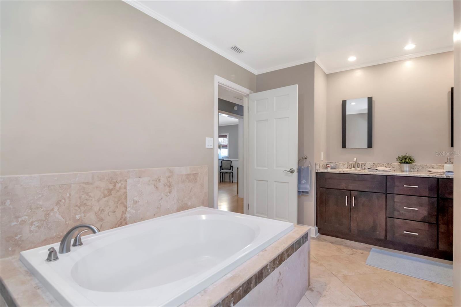 2535 LAKE ELLEN DR — photo 15