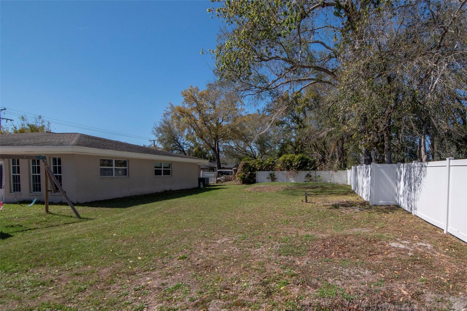 2535 LAKE ELLEN DR — photo 34