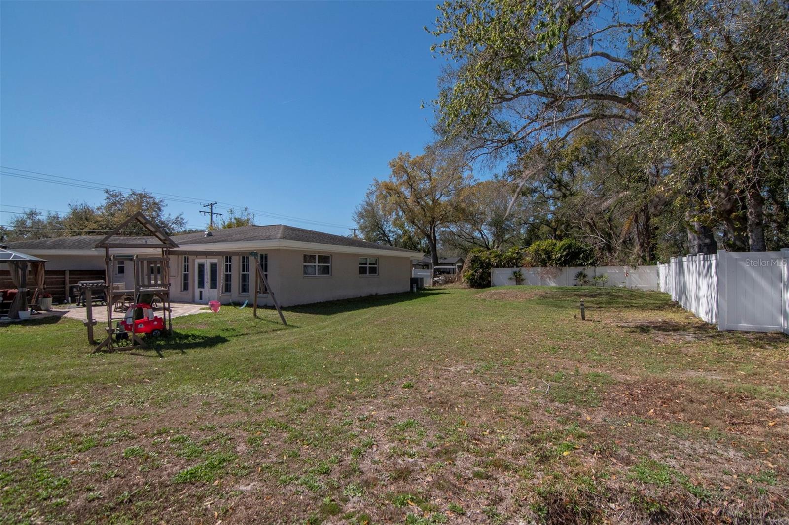 2535 LAKE ELLEN DR — photo 33