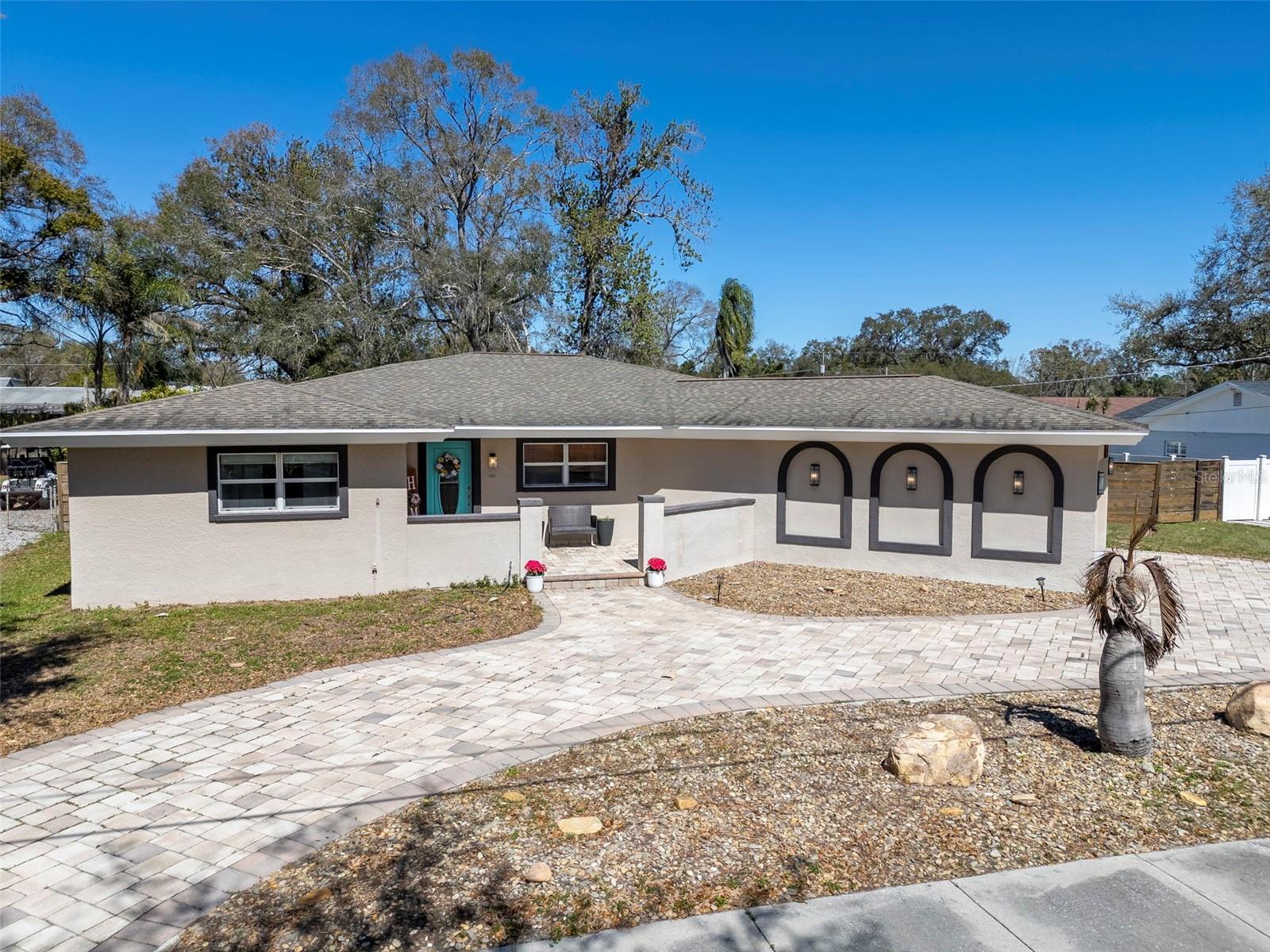 2535 LAKE ELLEN DR — photo 2