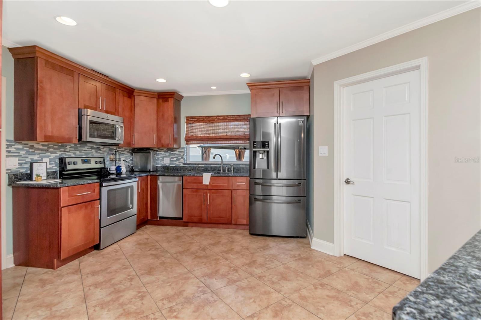 2535 LAKE ELLEN DR — photo 5