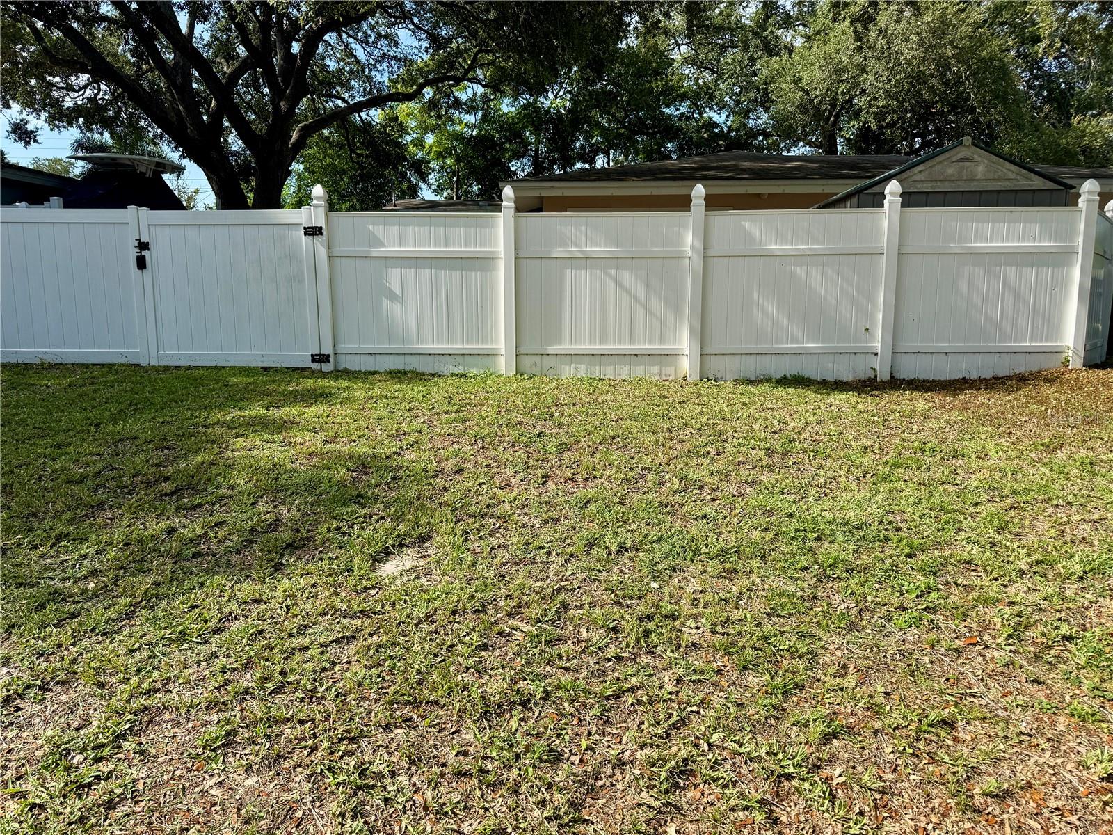 1709 EATON DR NE — photo 31