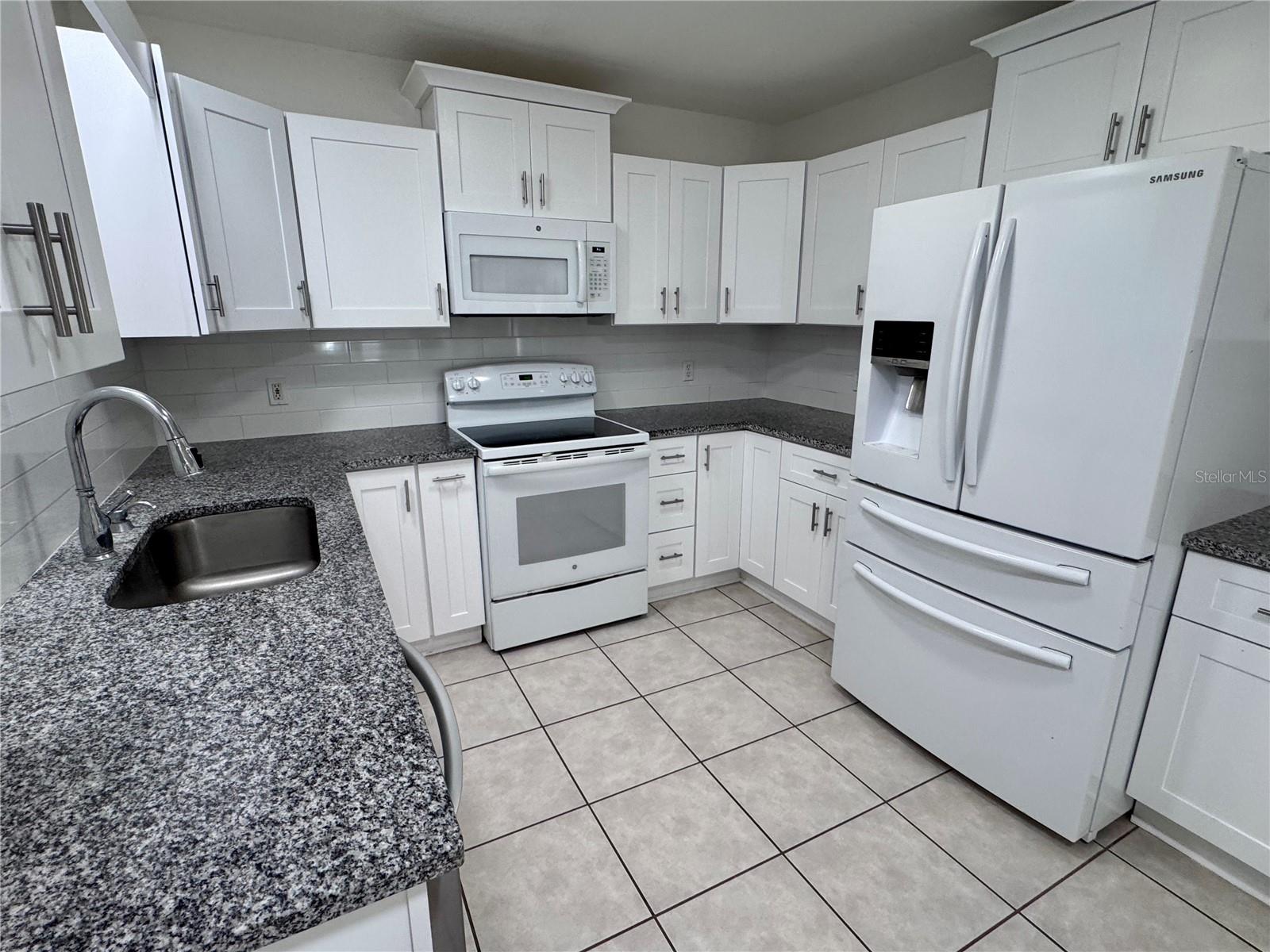 1709 EATON DR NE — photo 8