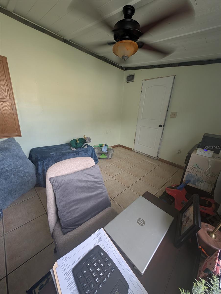 1529 W RIVER LN — photo 17