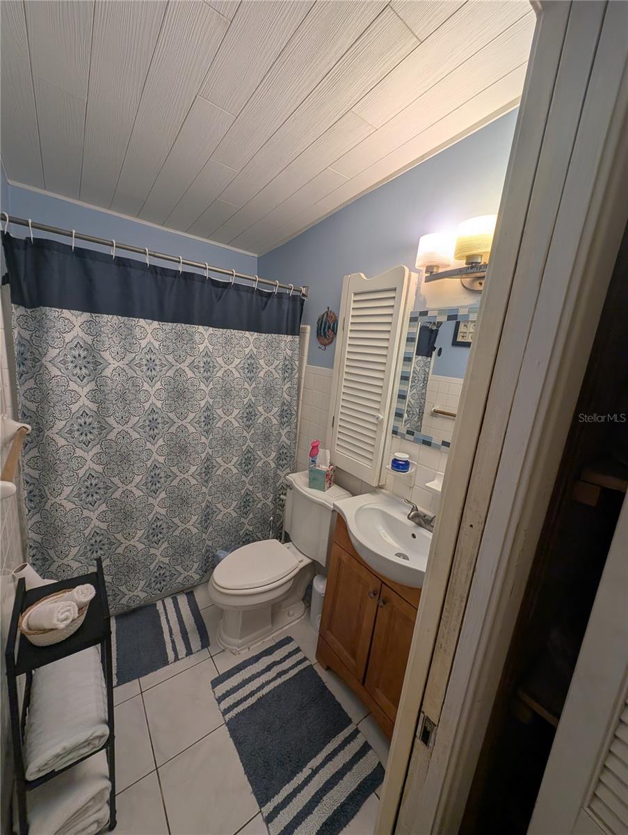 1529 W RIVER LN — photo 15