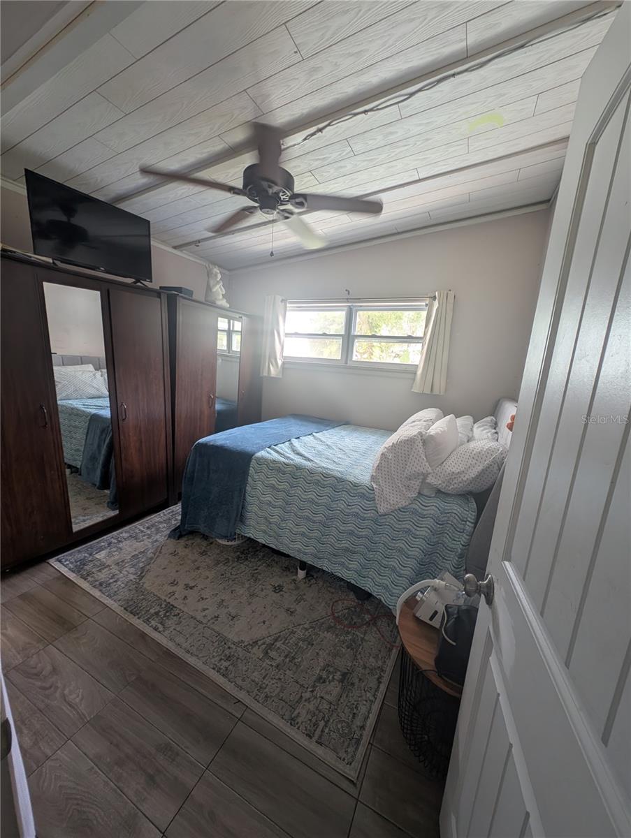 1529 W RIVER LN — photo 14