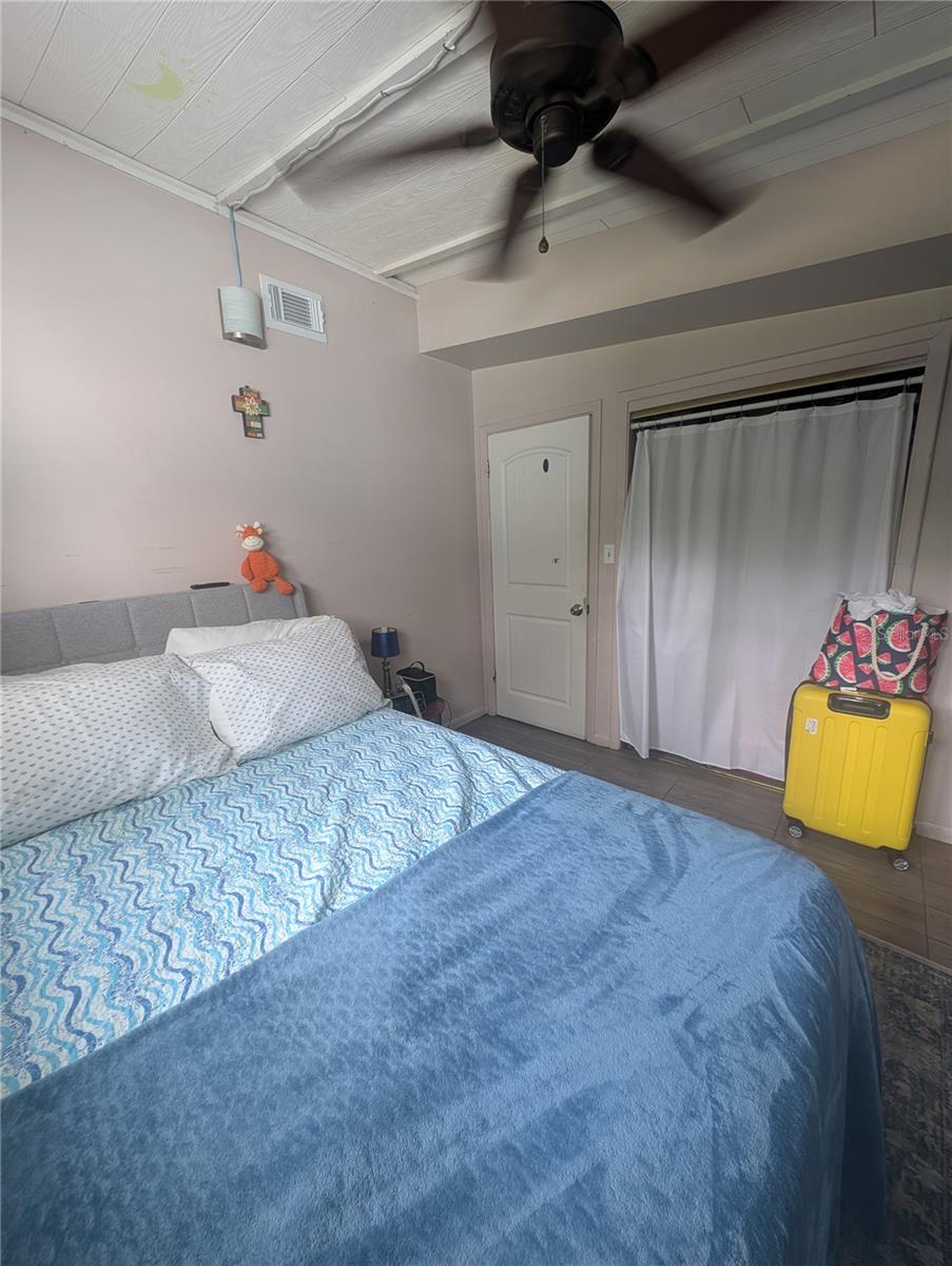 1529 W RIVER LN — photo 13