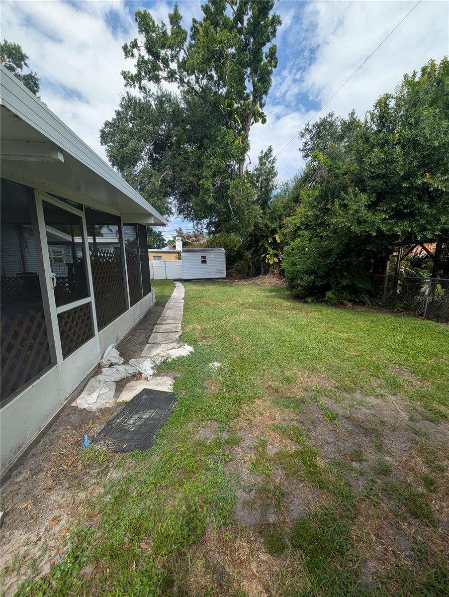 1529 W RIVER LN — photo 24