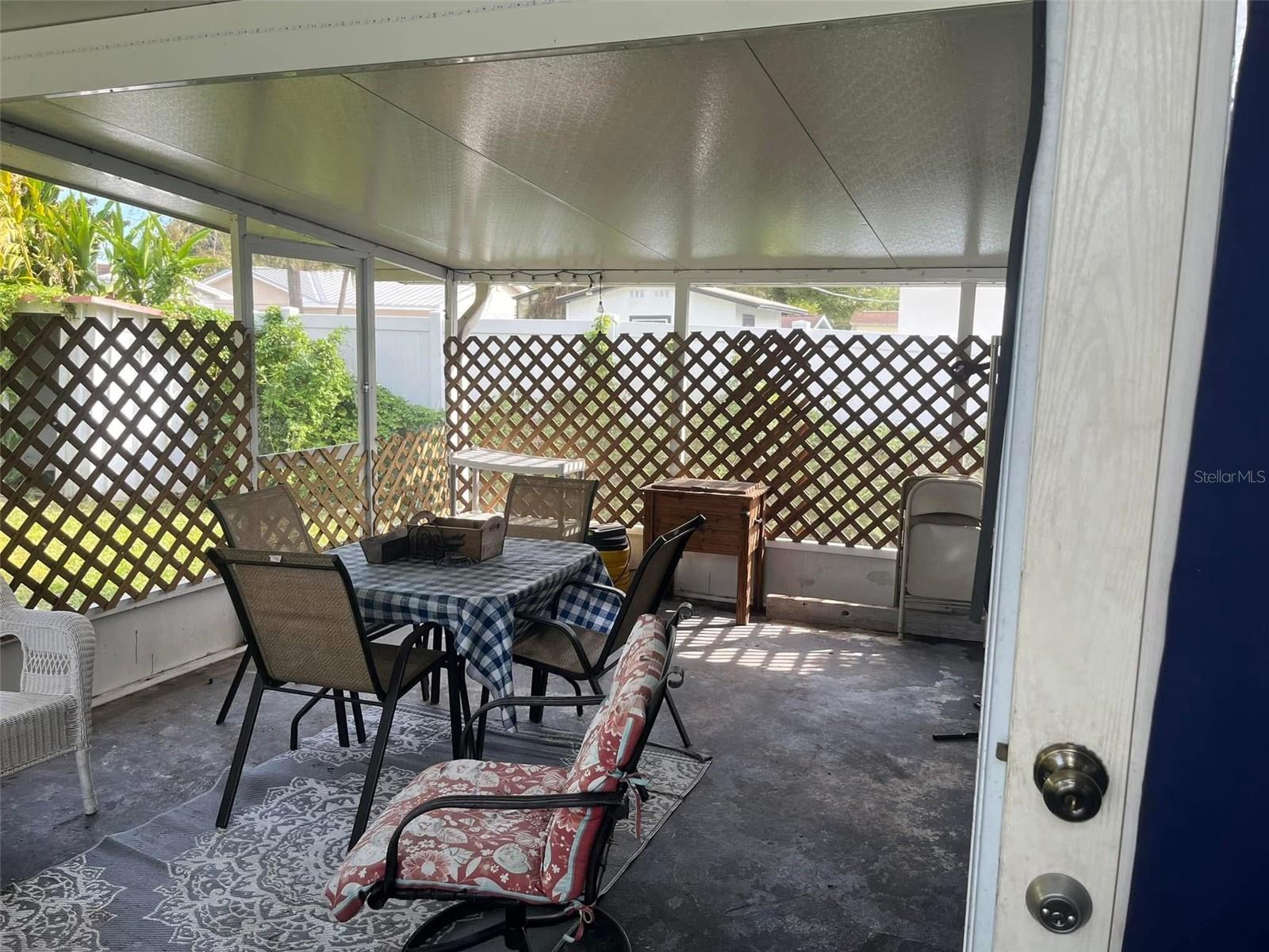 1529 W RIVER LN — photo 18