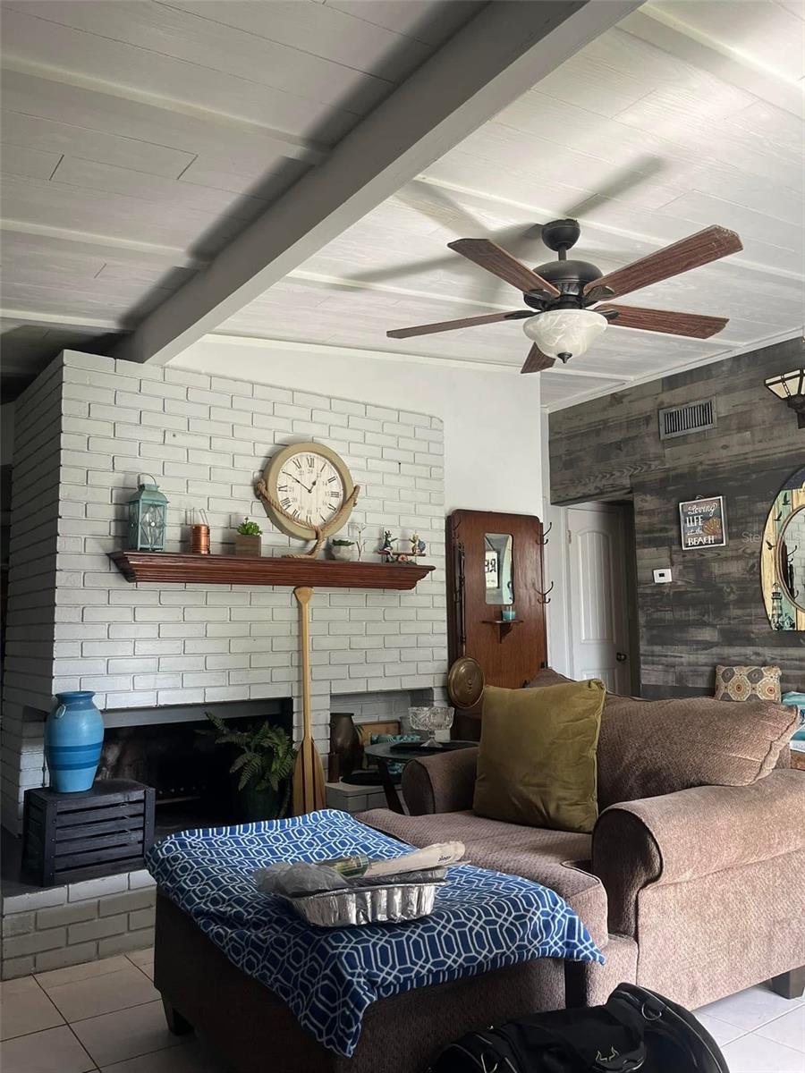 1529 W RIVER LN — photo 2