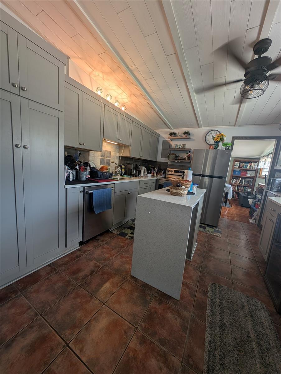 1529 W RIVER LN — photo 4