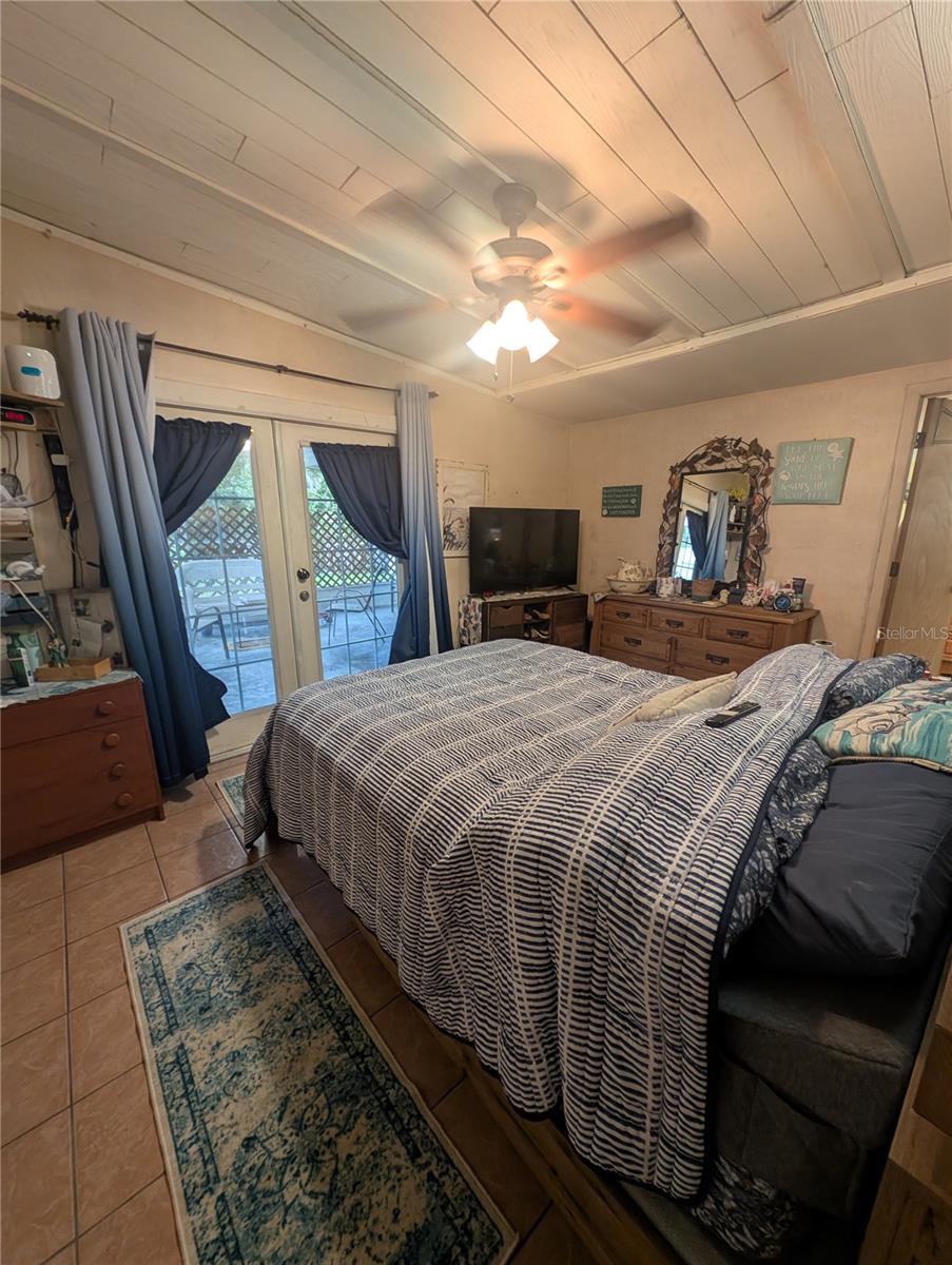 1529 W RIVER LN — photo 8