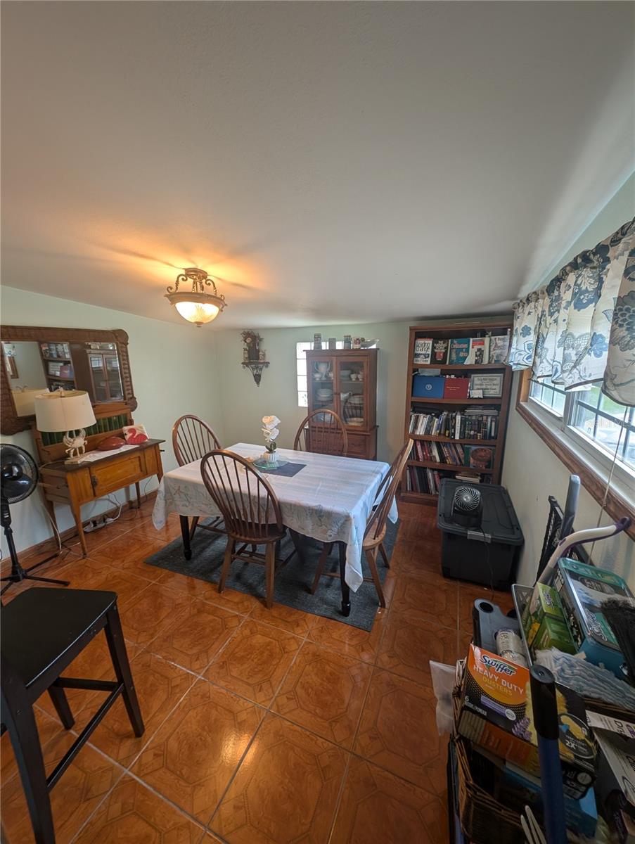 1529 W RIVER LN — photo 6