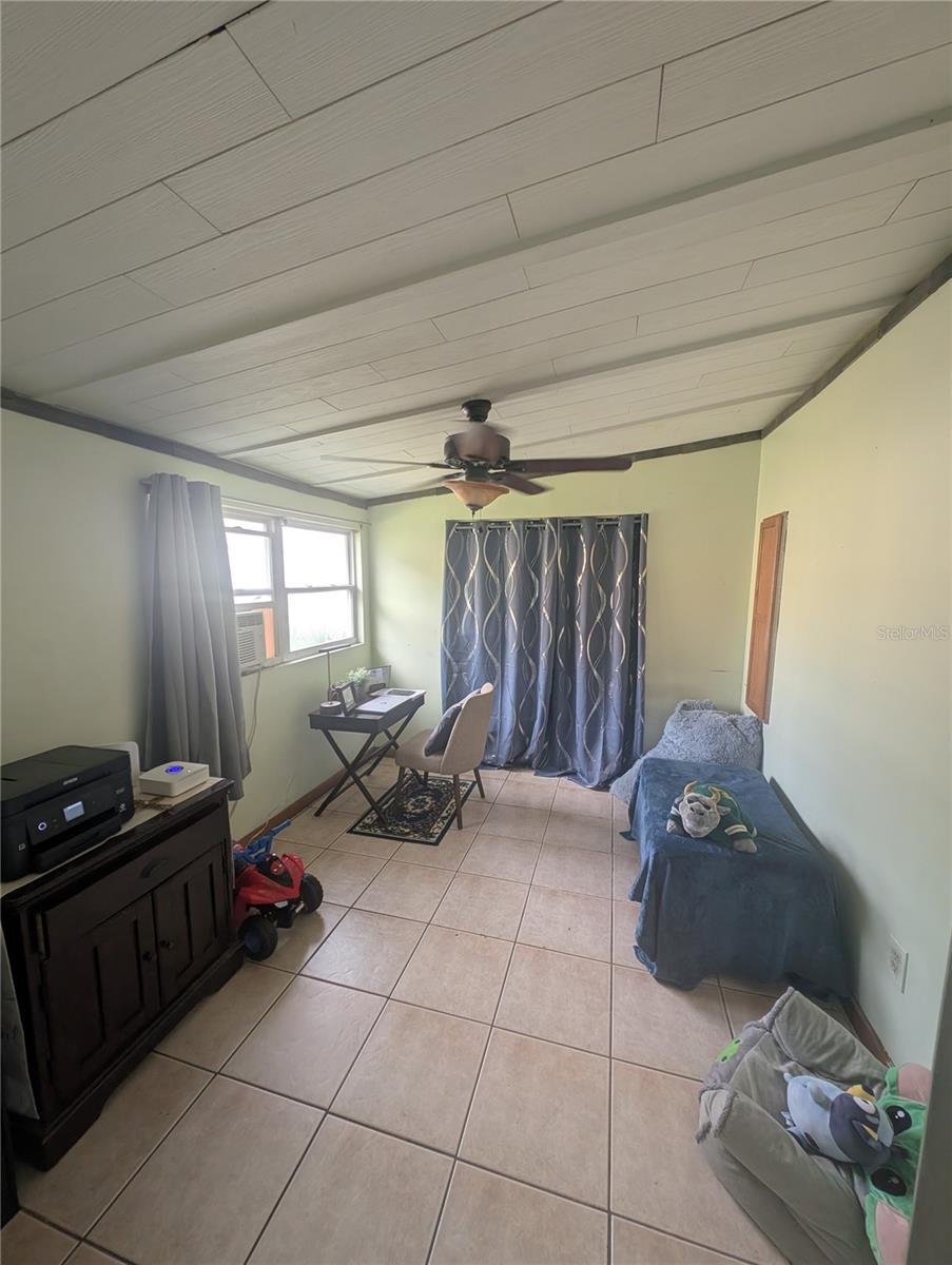 1529 W RIVER LN — photo 16