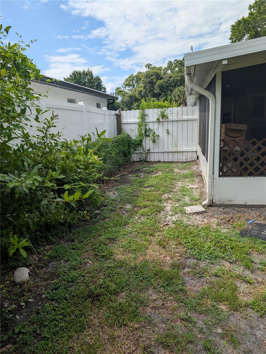1529 W RIVER LN — photo 23