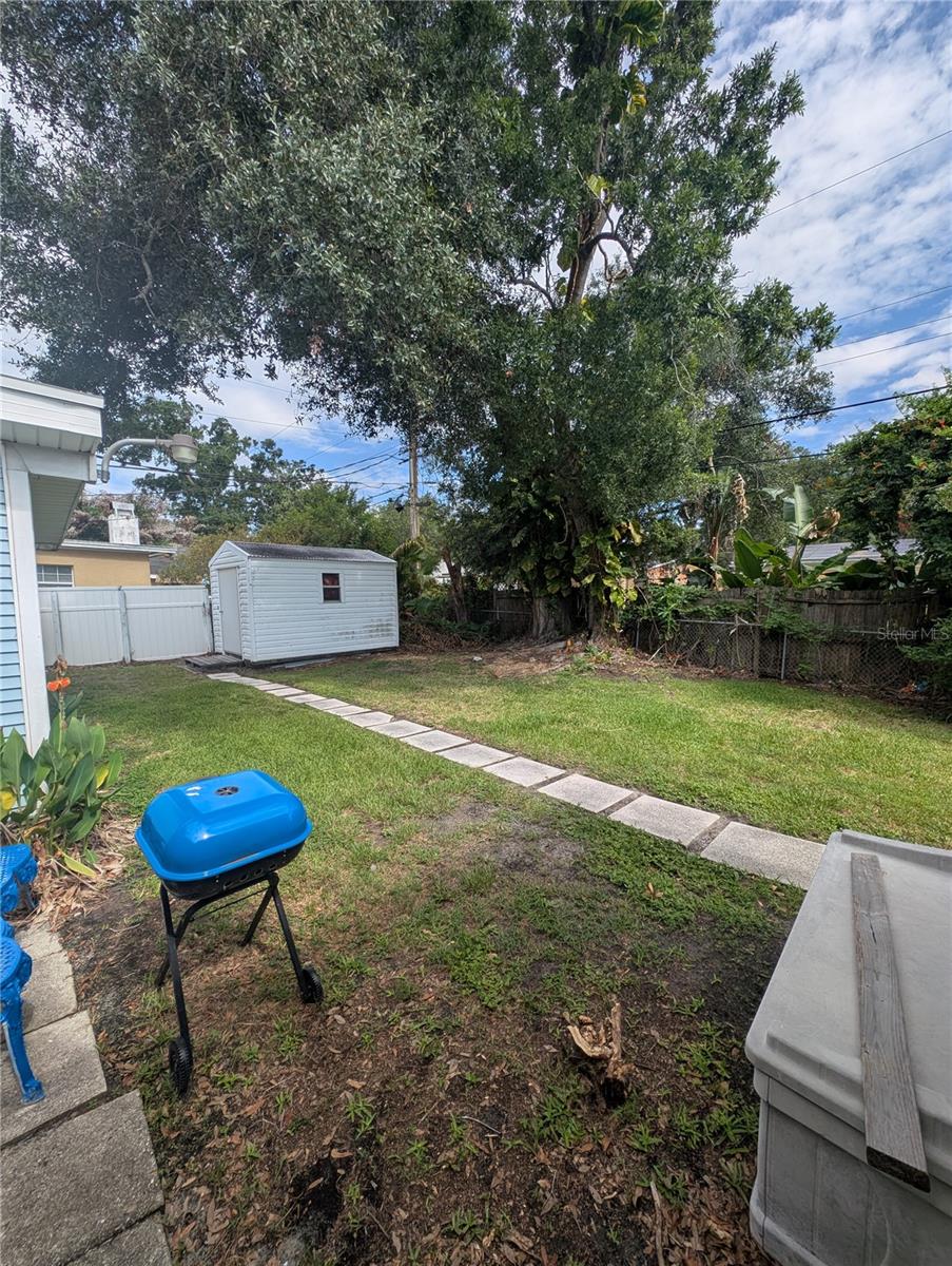 1529 W RIVER LN — photo 26