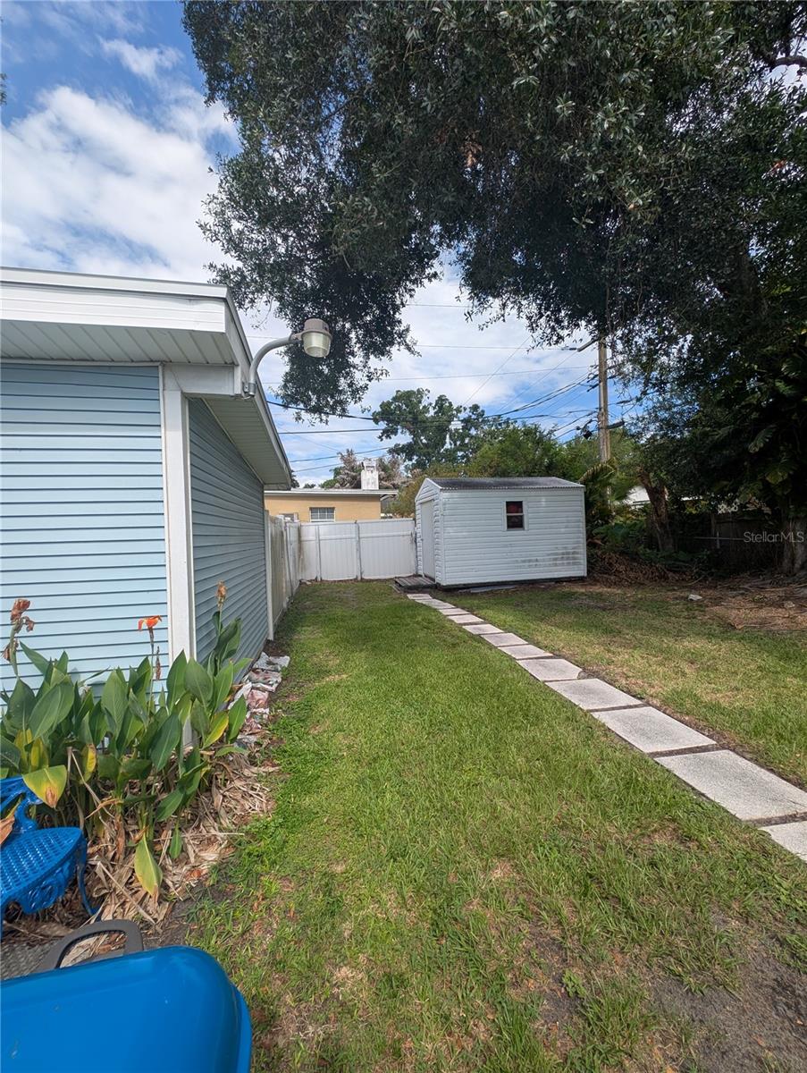 1529 W RIVER LN — photo 25