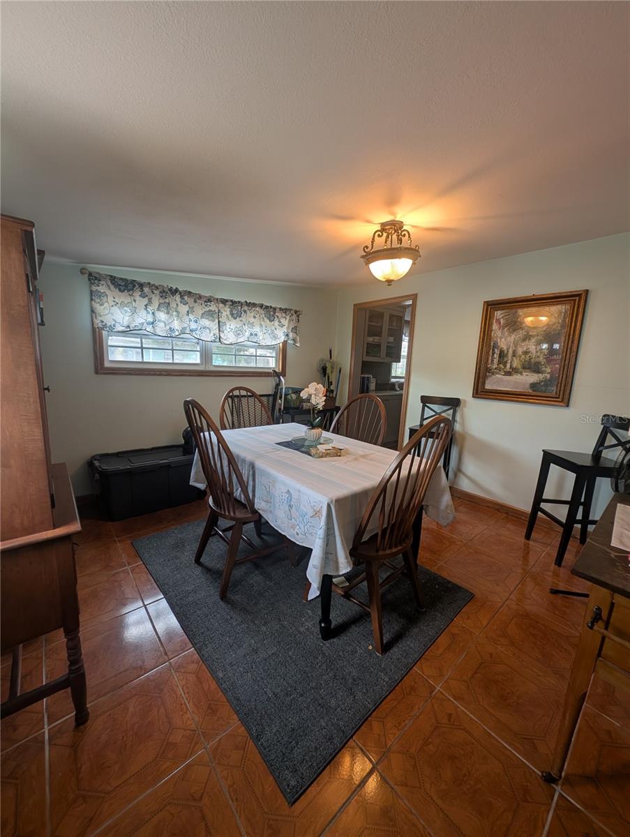 1529 W RIVER LN — photo 7