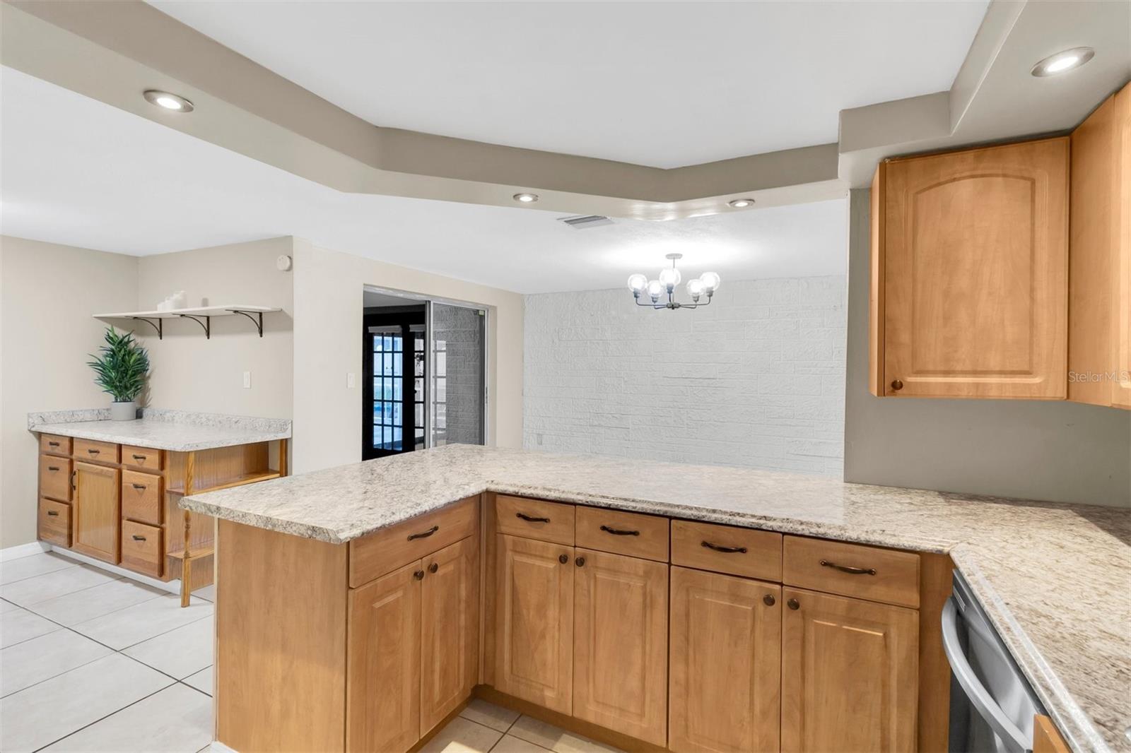 9203 GREENBRIAR LN — photo 22