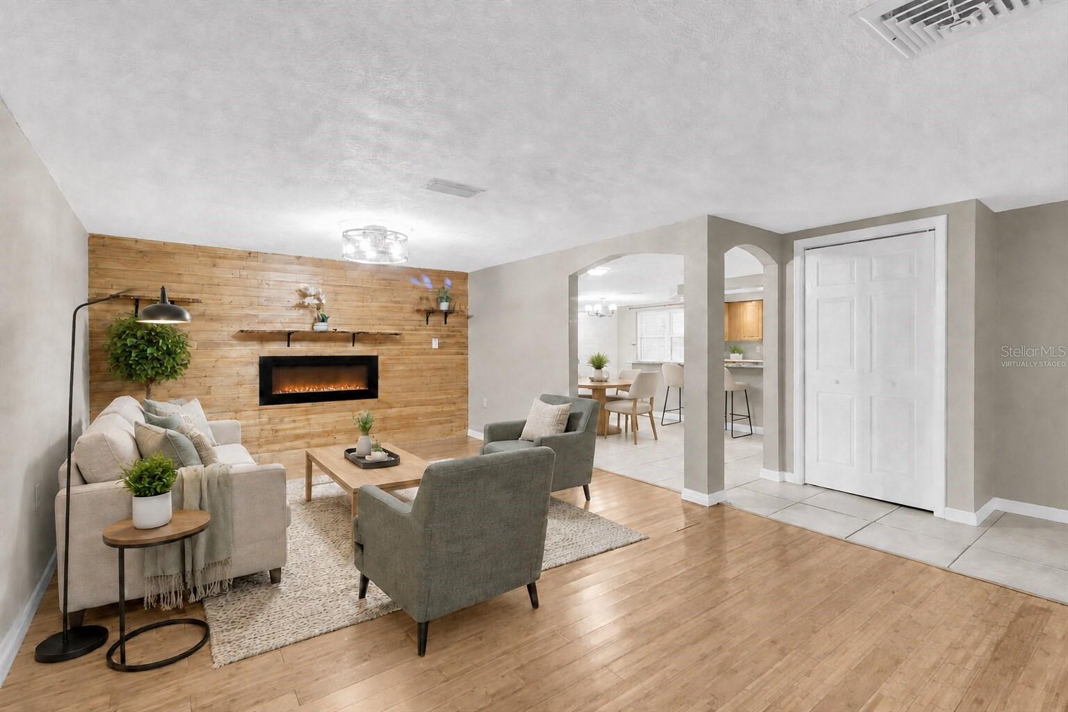 9203 GREENBRIAR LN — photo 11