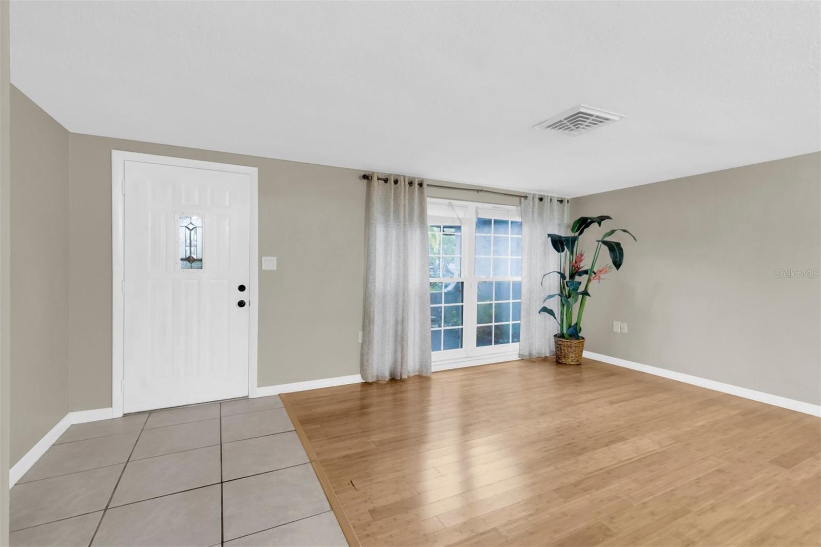 9203 GREENBRIAR LN — photo 24