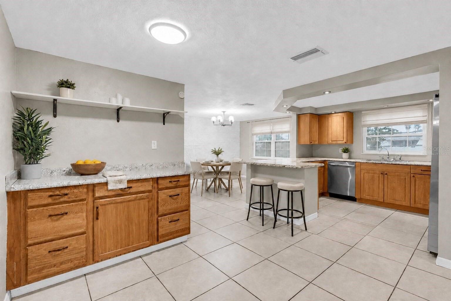 9203 GREENBRIAR LN — photo 3