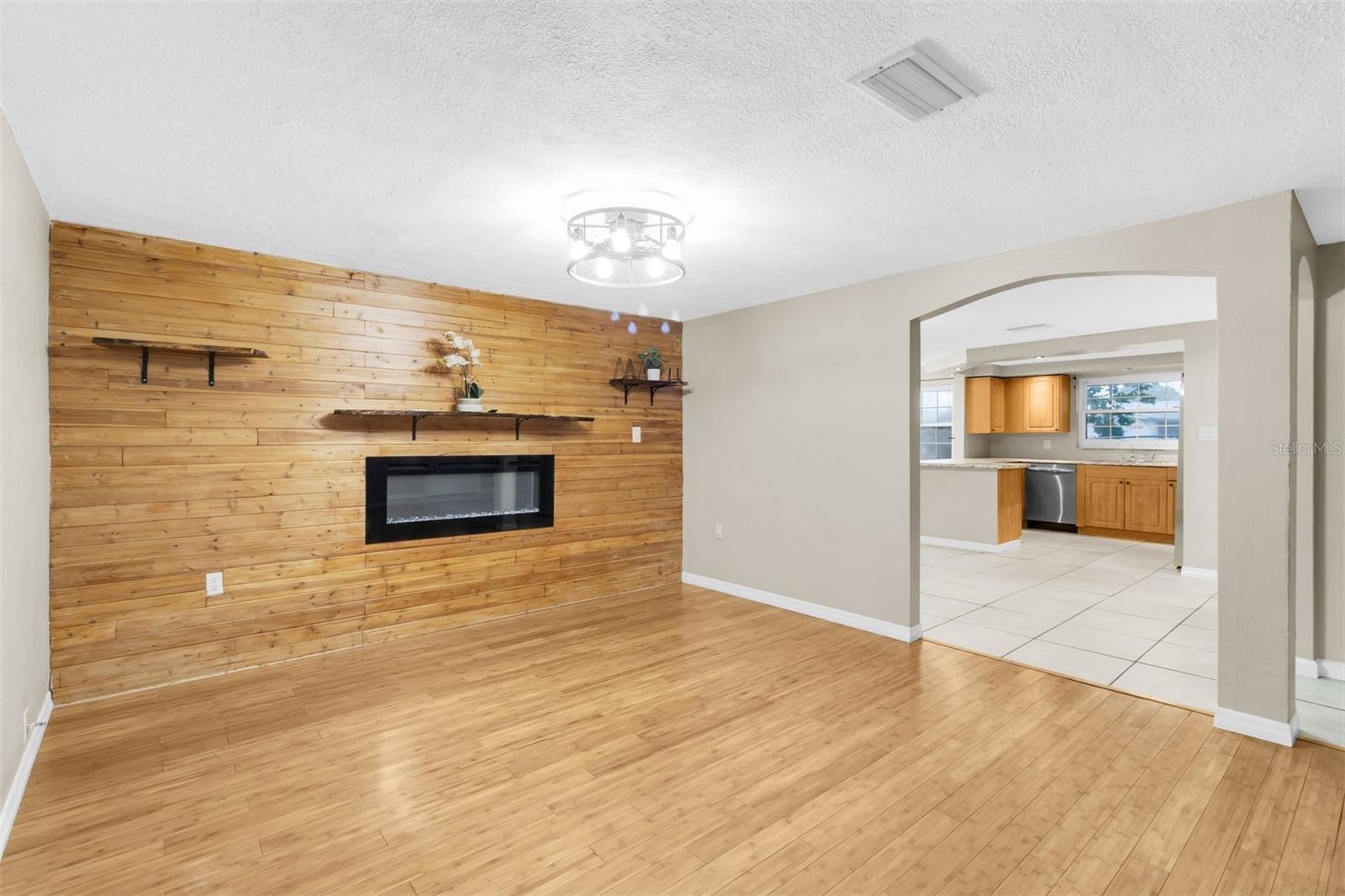 9203 GREENBRIAR LN — photo 15