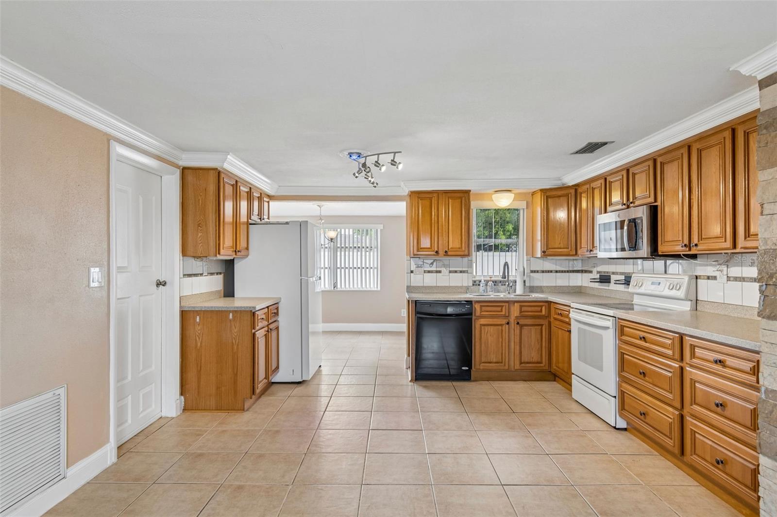 3533 WILSON DR — photo 12