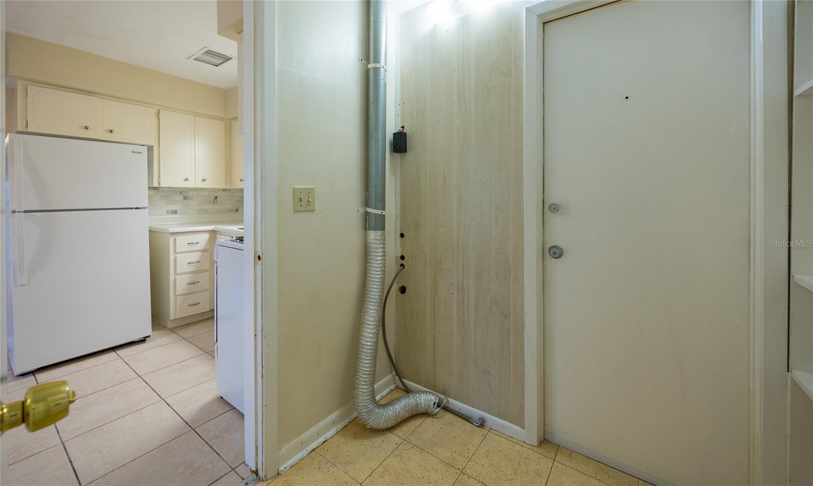 400 S METEOR AVE — photo 11