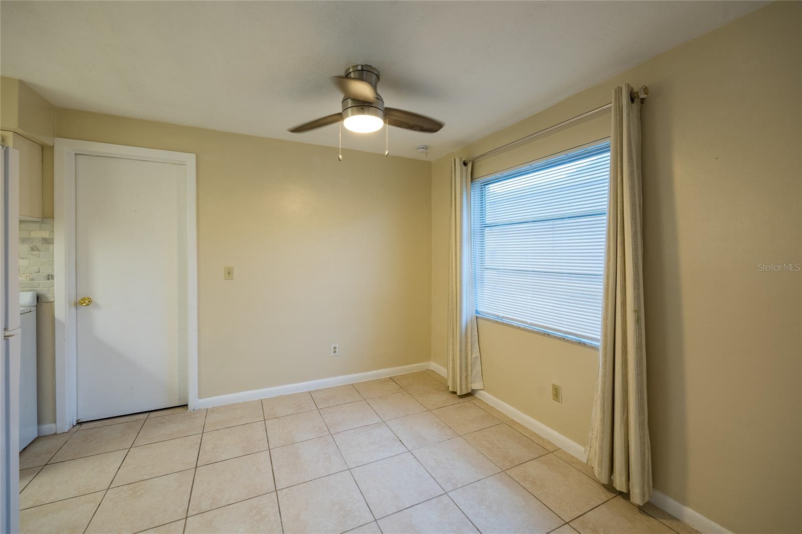 400 S METEOR AVE — photo 3