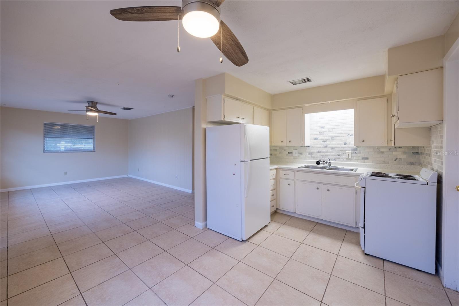 400 S METEOR AVE — photo 4