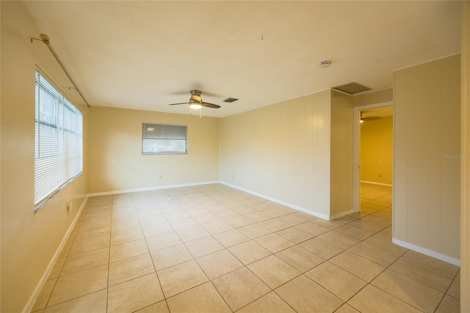 400 S METEOR AVE — photo 2