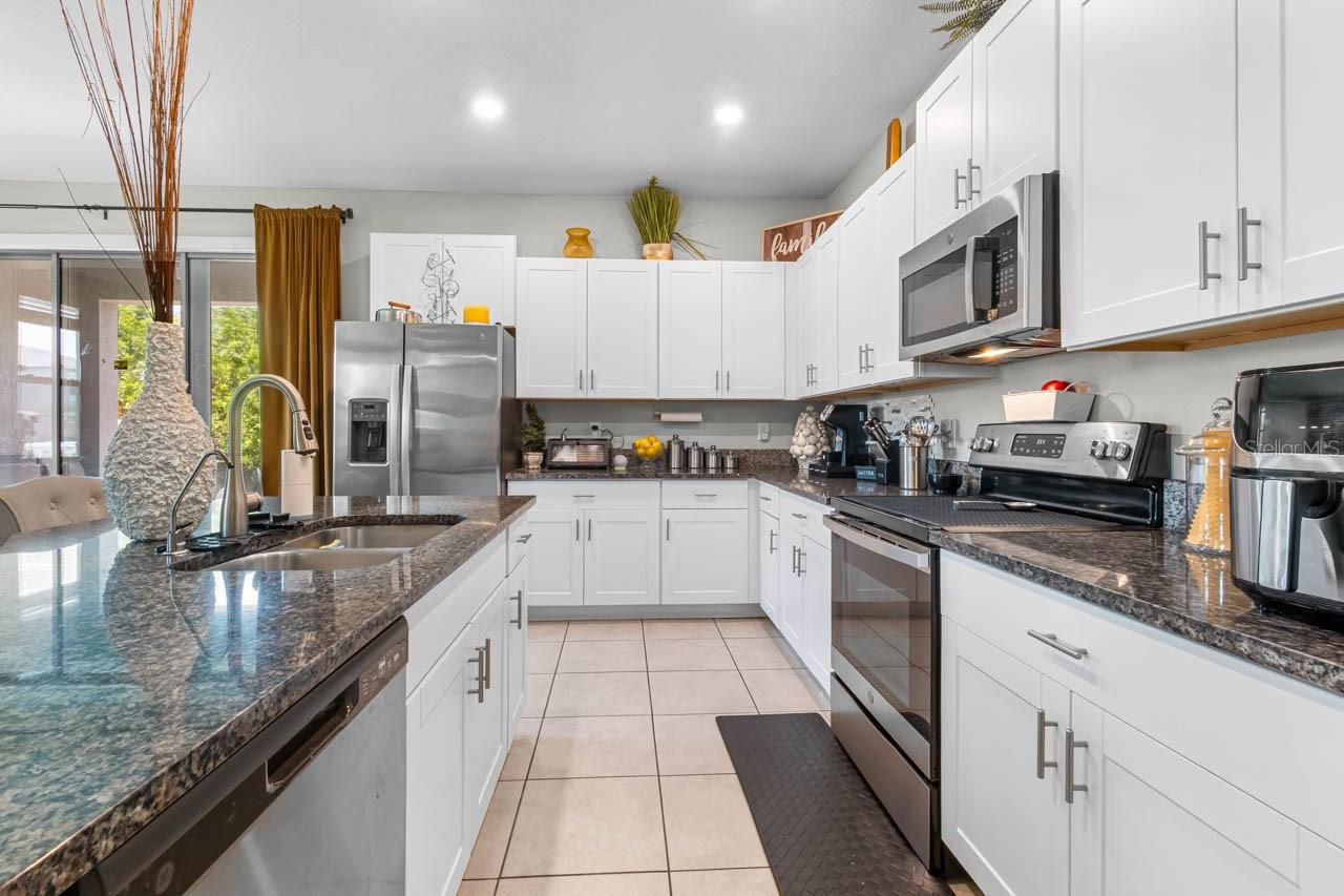 635 ROYAL EMPRESS DR — photo 14