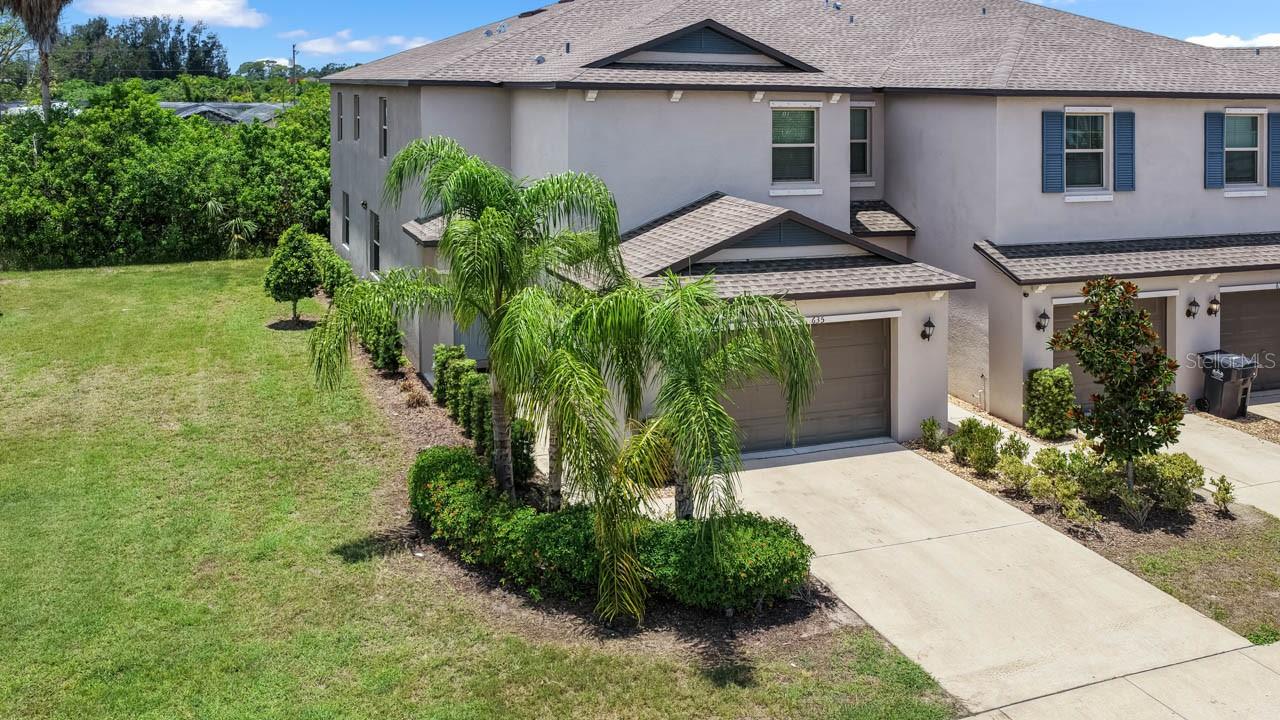 635 ROYAL EMPRESS DR — photo 27