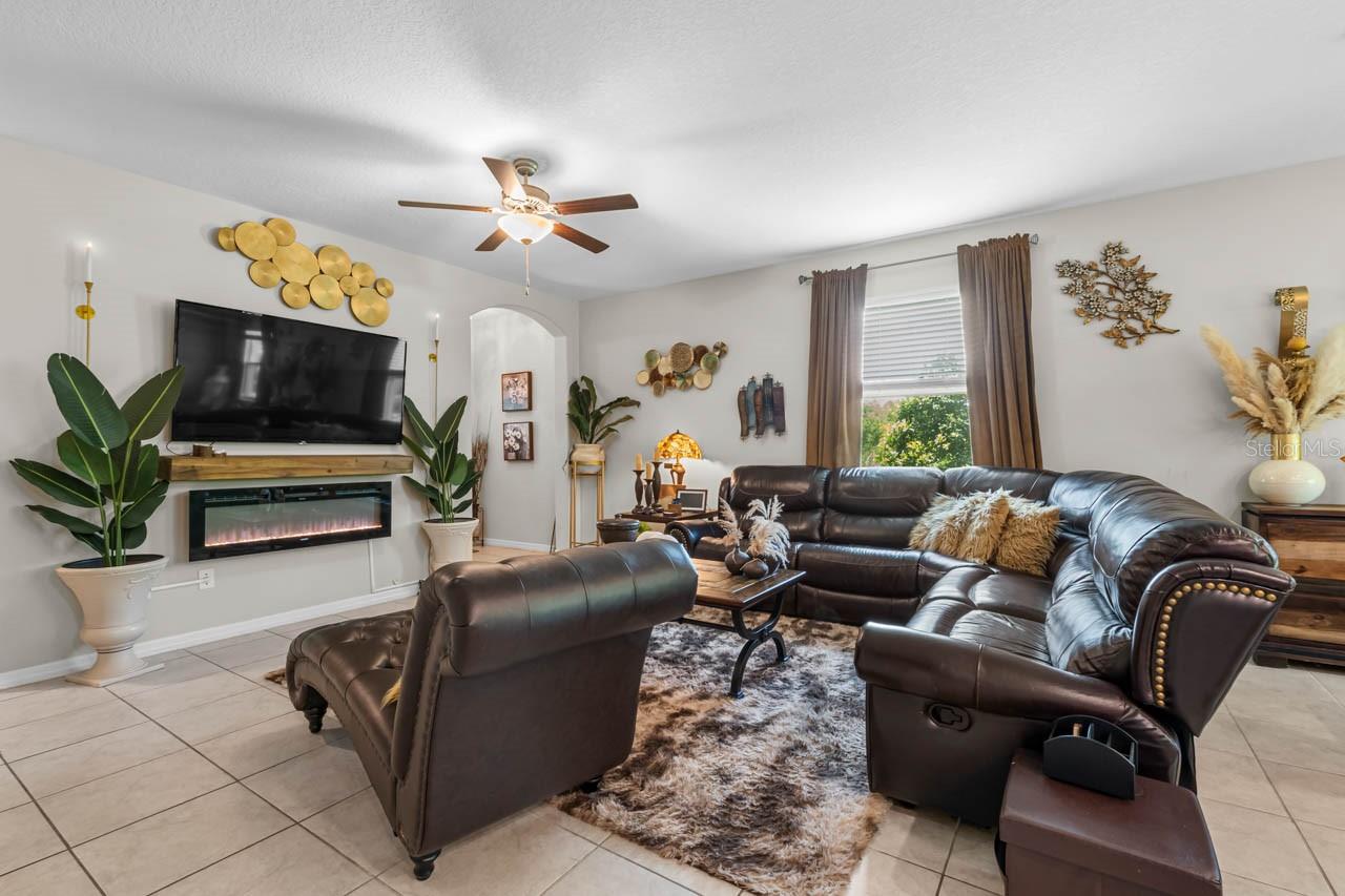 635 ROYAL EMPRESS DR — photo 9