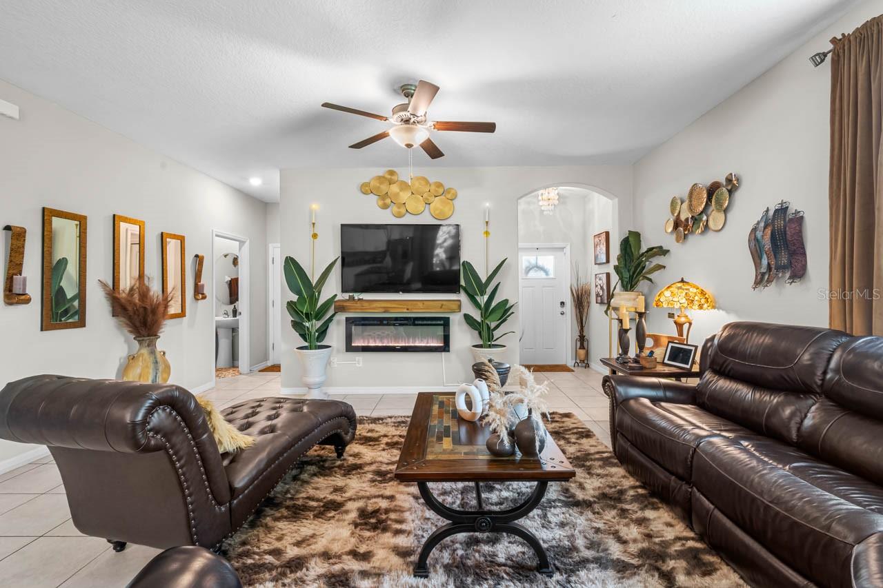 635 ROYAL EMPRESS DR — photo 7