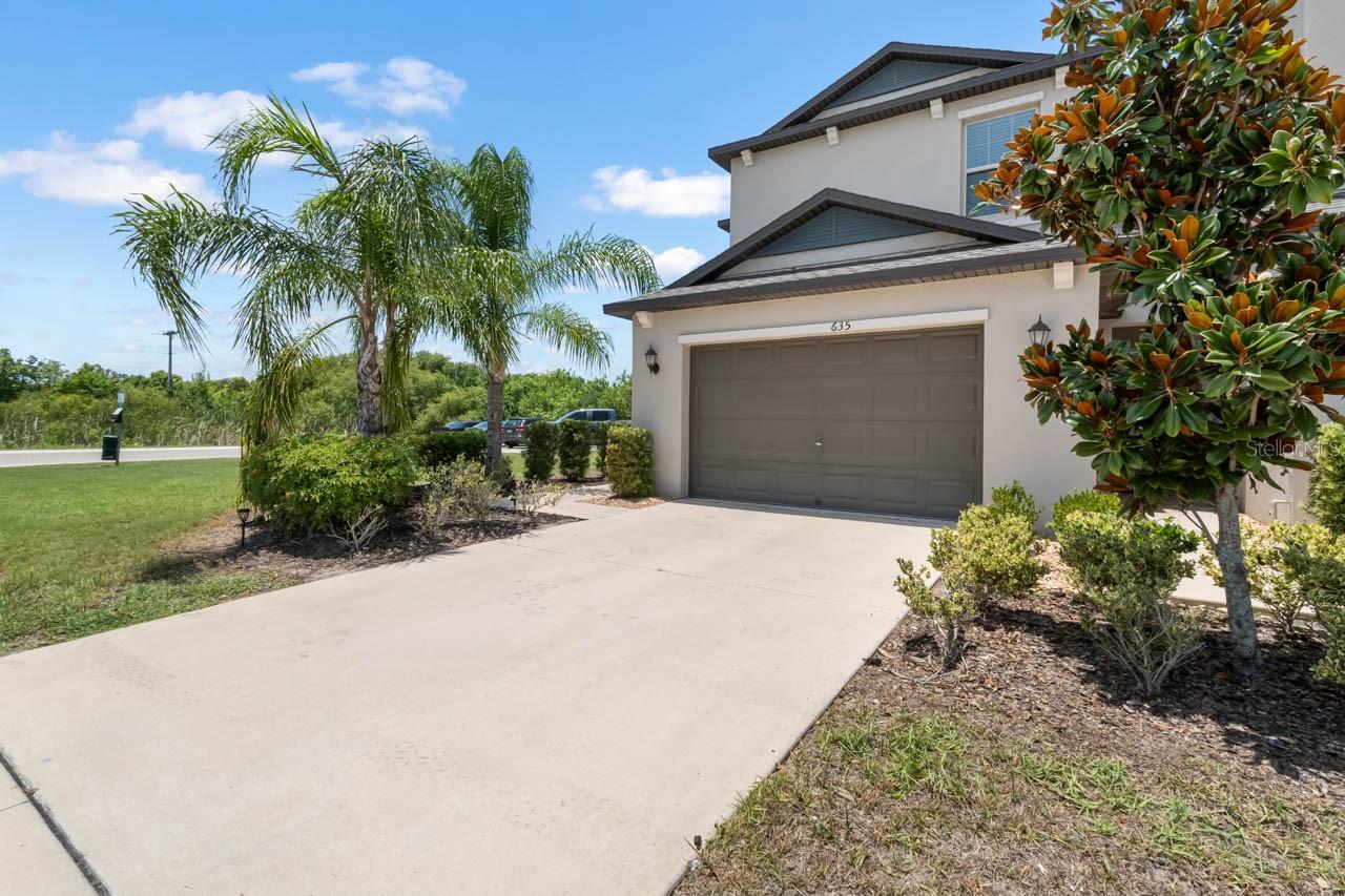 635 ROYAL EMPRESS DR — photo 2