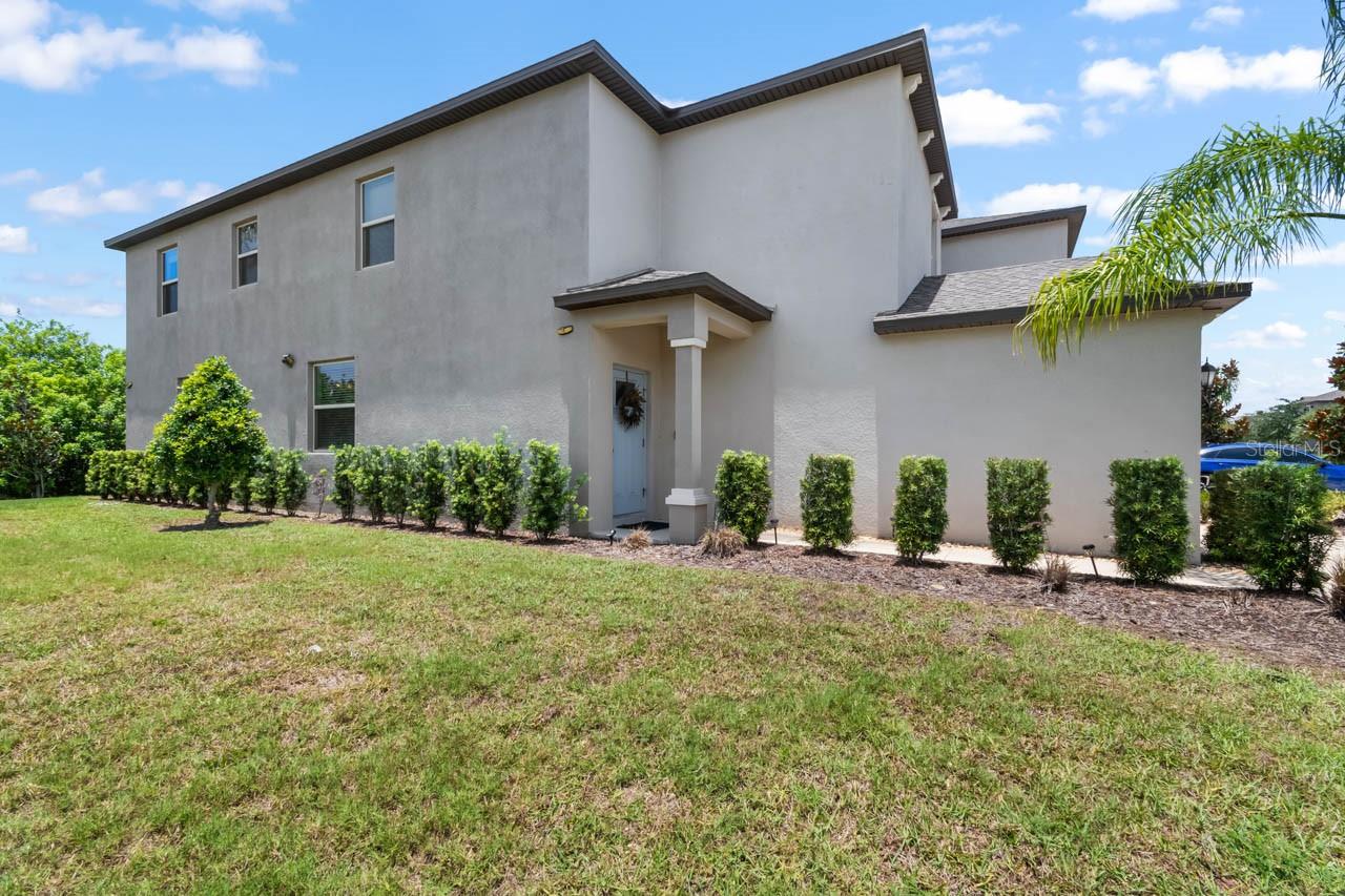 635 ROYAL EMPRESS DR — photo 4